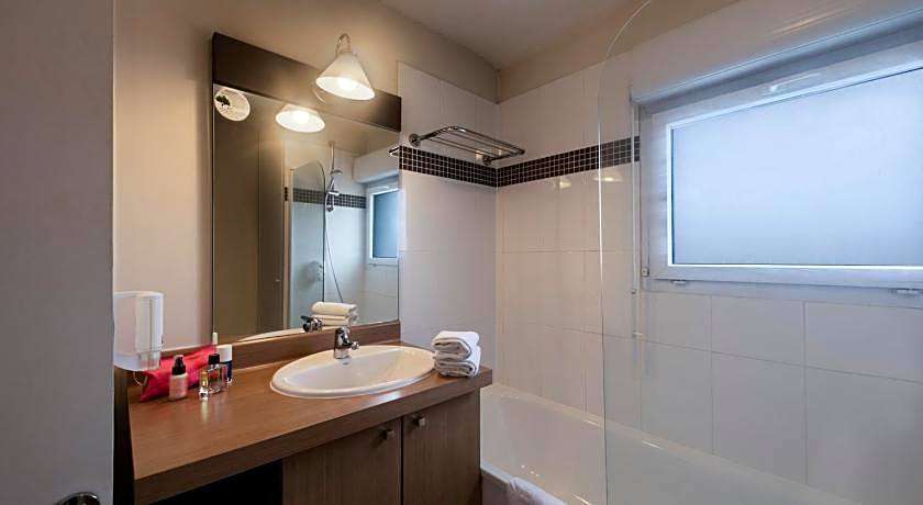 Park & Suites Village Aix-Le Rousset