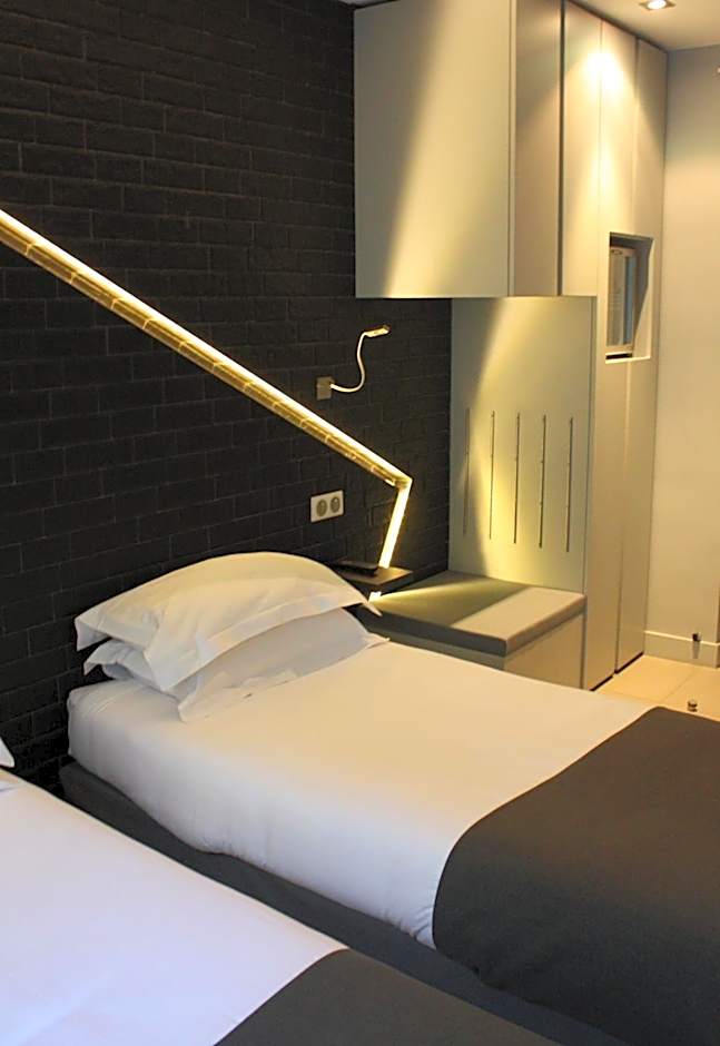 Arc De Triomphe Etoile Hotel