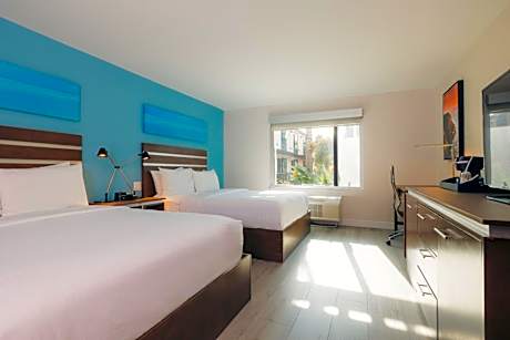 Standard Room, 2 Queen Beds, Accessible, Non-Smoking