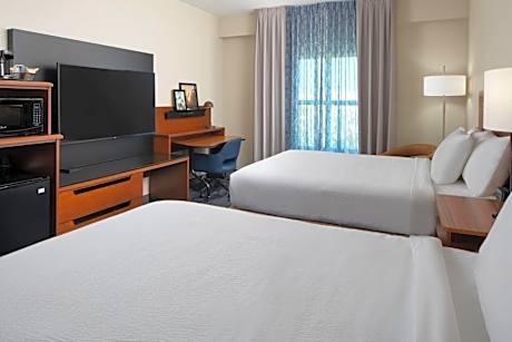 Queen Room with Two Queen Beds and Adapted Tub - Mobility Accessible