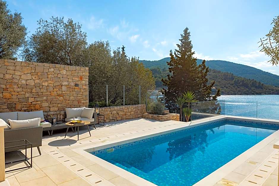 Beachfront Villa Grain of Salt with Pool