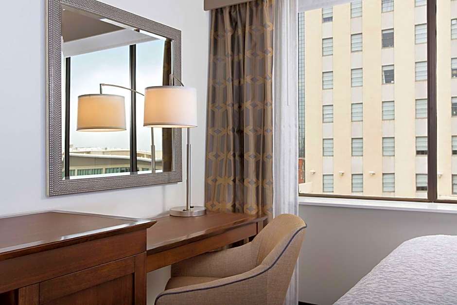 Hampton Inn By Hilton & Suites Dallas Downtown