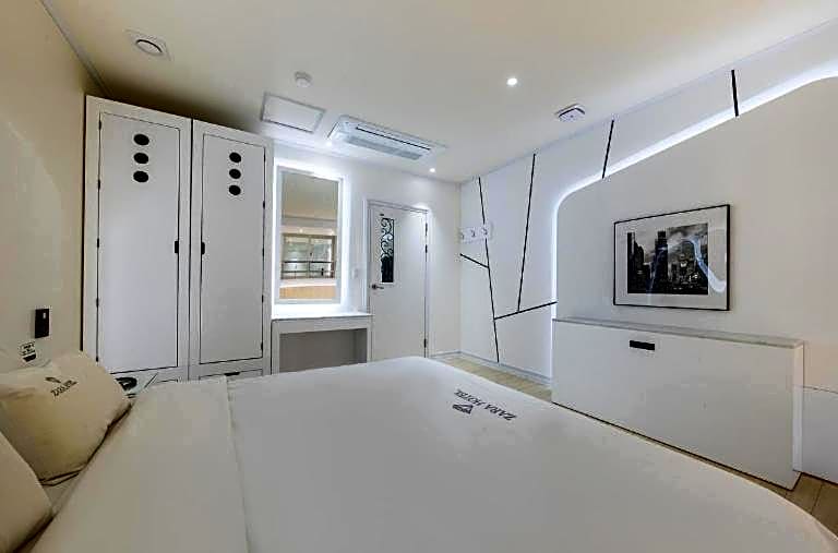 Zara Hotel Peace Square