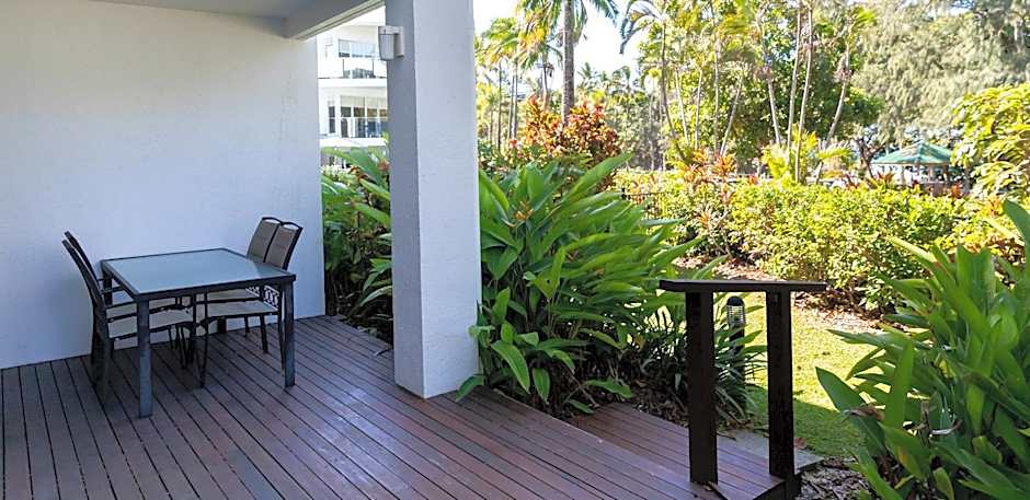 Beaches Port Douglas Holiday Apartments Book Here With The Onsite Reception Team