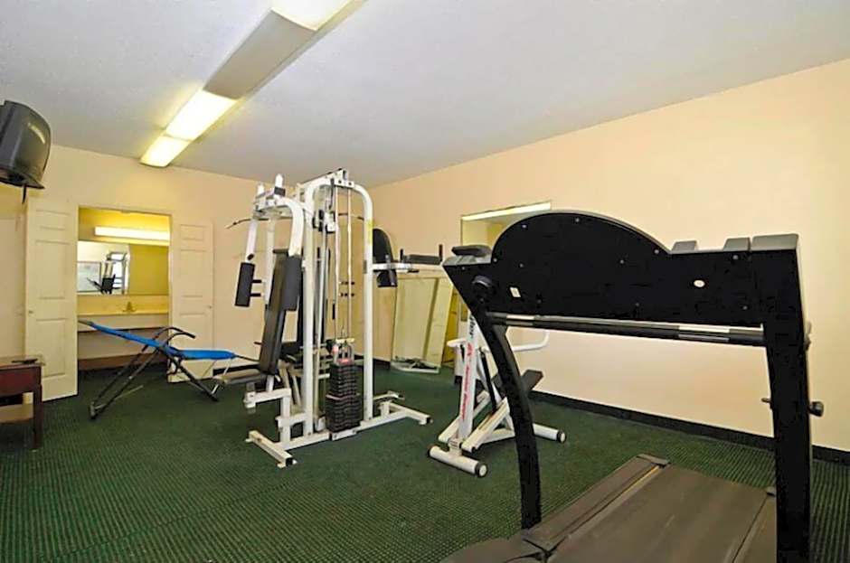 Motel 6 Sandersville, GA