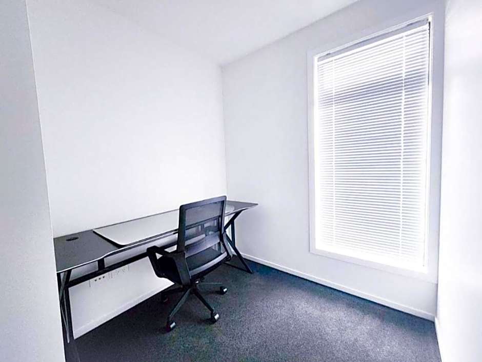 New Modern Townhouse Near Town& Beach