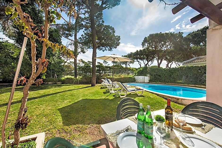 Perfect Retreat Overlooking Pinhal Golf Course, Private pool, Off-street parking