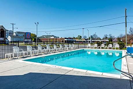 Motel 6-Portsmouth, VA