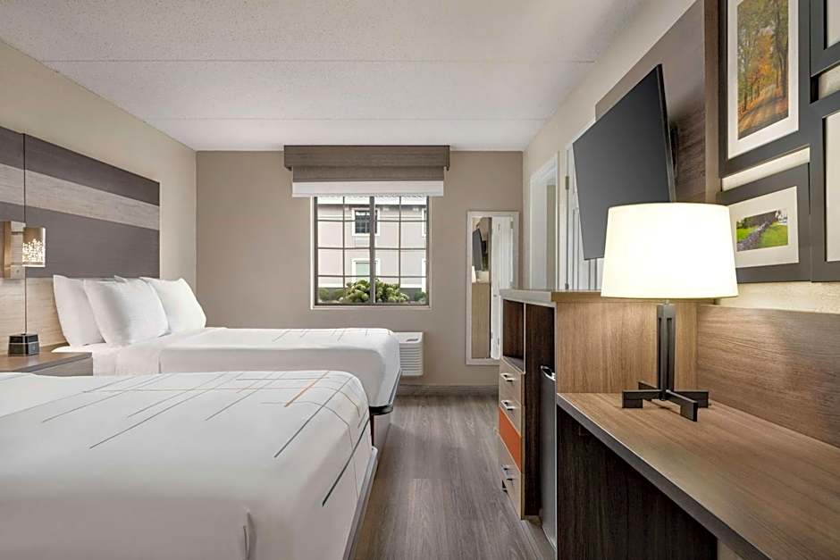 La Quinta Inn & Suites by Wyndham Lexington