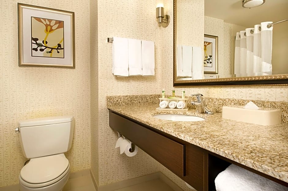 Holiday Inn Express & Suites Alexandria - Fort Belvoir, an IHG Hotel