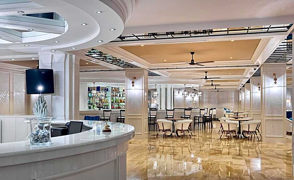 H10 Delfín - Adults Only