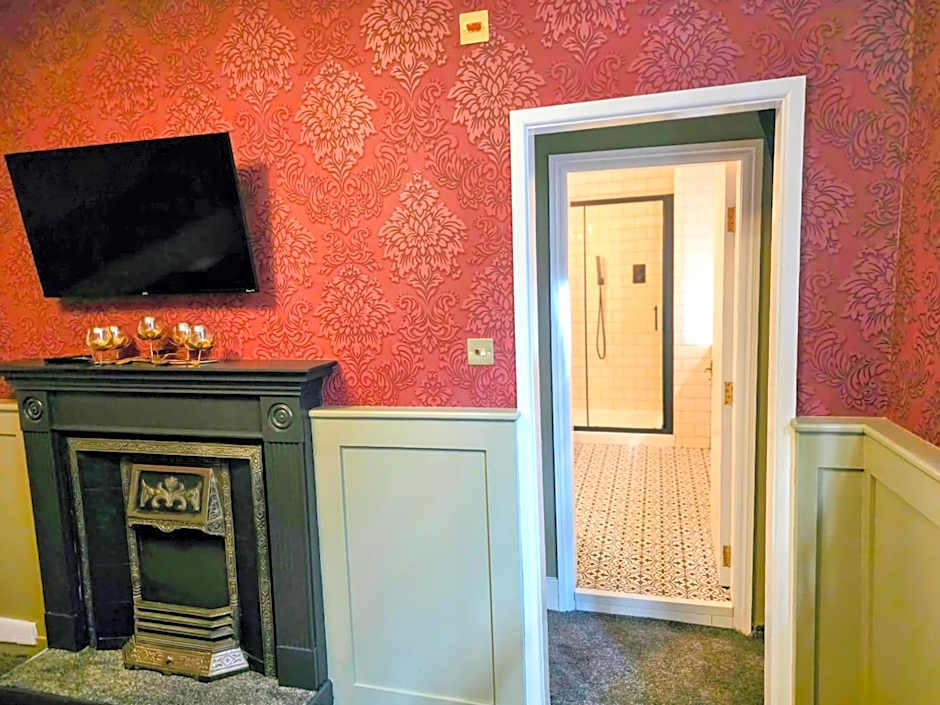 The New Inn by Roomsbooked