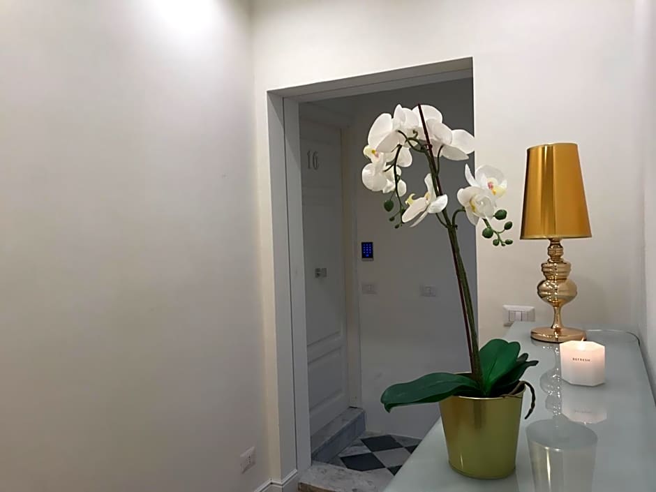 Motta Palace Apartments & Rooms