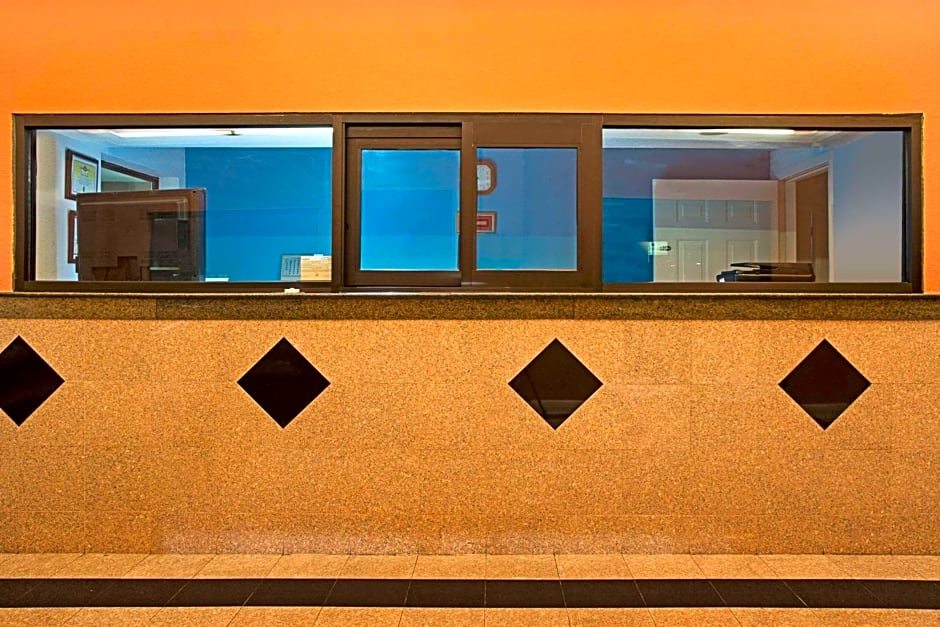 Super 8 by Wyndham Houston/Brookhollow NW