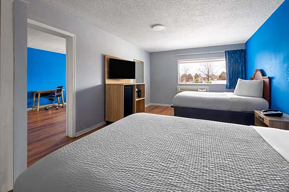 Super 8 by Wyndham Portsmouth - Norfolk