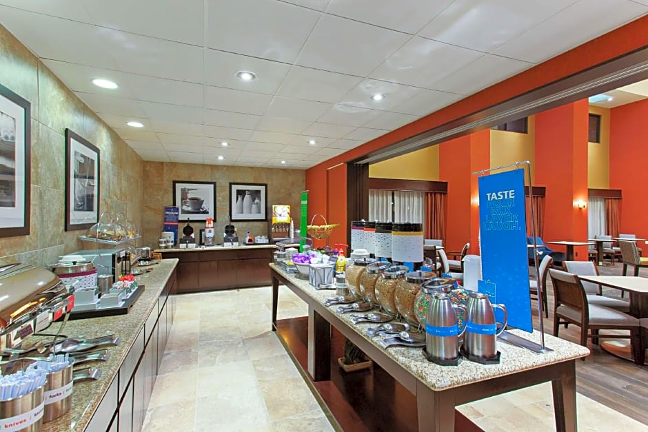 Hampton Inn & Suites Roseville – Roseville, CA