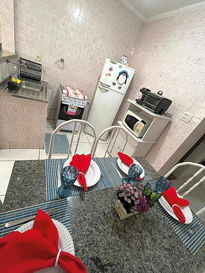 Pé na areia - 6 Hospedes Praia da Guilhermina- WI FI - Garagem- Quiosques e bares Supermercados ao lado