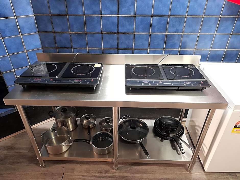 Ozi Inn Backpackers - Perth -Valid International Passport Required