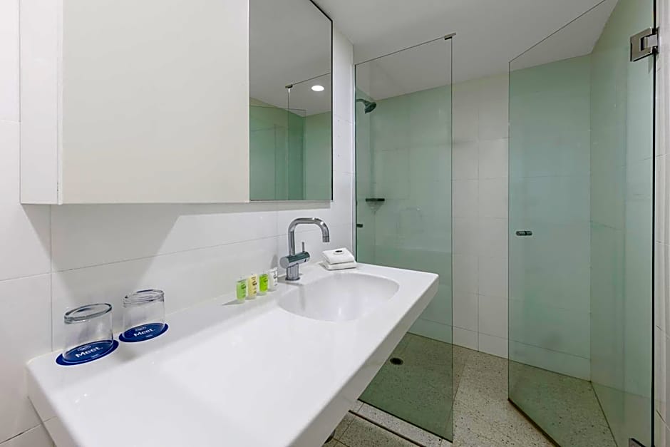 Cosmopolitan Hotel and Apartments