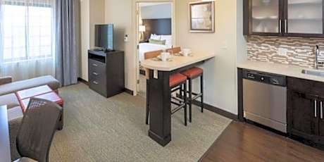 1 Bedroom 1 King Access Roll In Shower Non-smoking