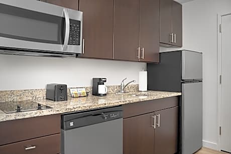 Studio, 1 Queen Bed with Sofa bed (1 Queen Bed and 1 Double Sofa Bed)