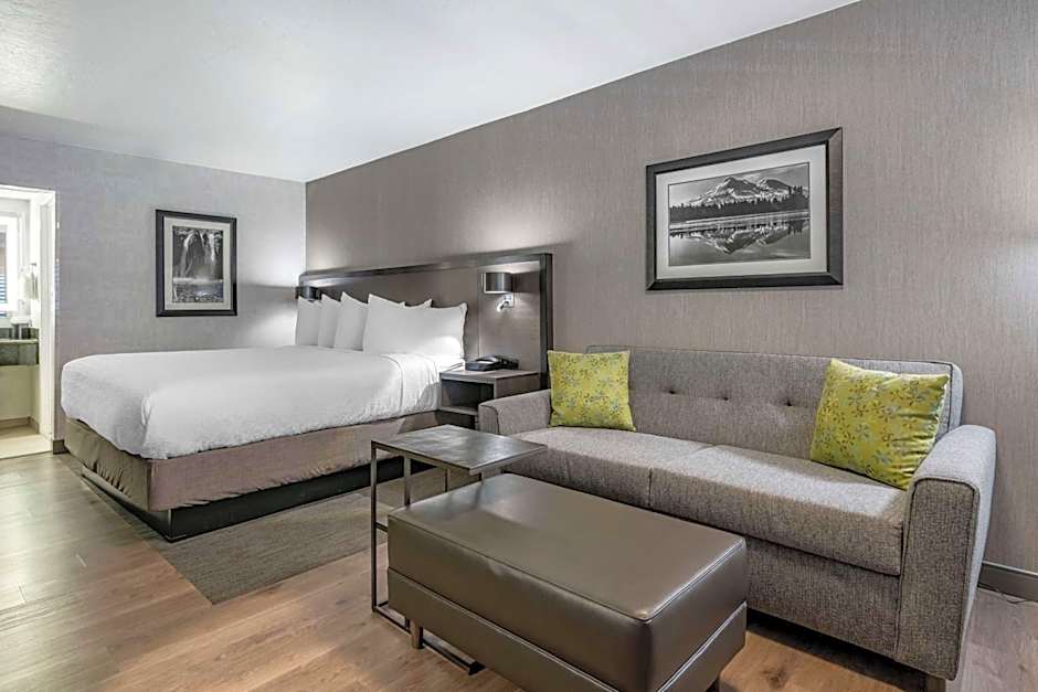Best Western Plus Hilltop Inn