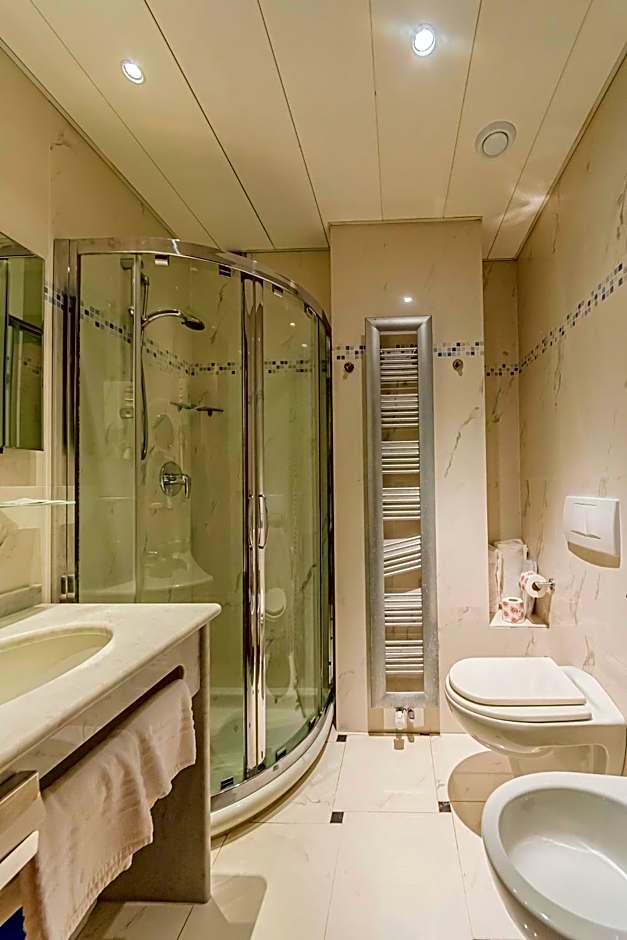 Dado Hotel International