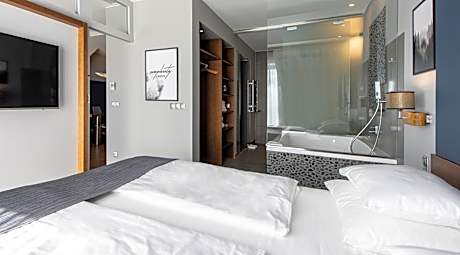 Apartment with Lake View