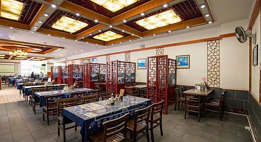 Golden Spring Hotel