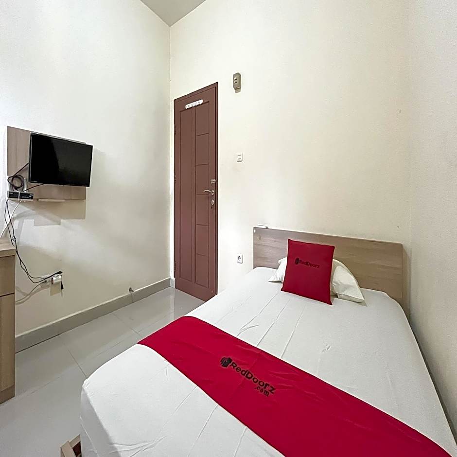 Reddoorz Syariah at Pondok Bintang Jalan Biring Romang Makassar