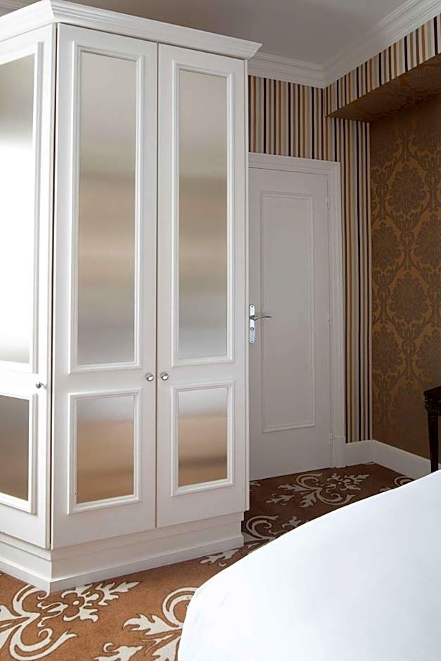 Maison Astor Paris Curio Collection by Hilton