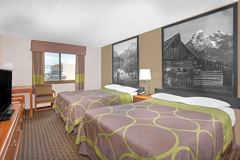 Super 8 by Wyndham Riverton