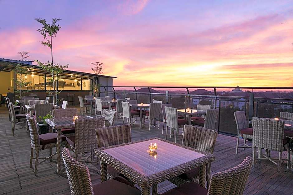 Yellow Star Ambarukmo Hotel