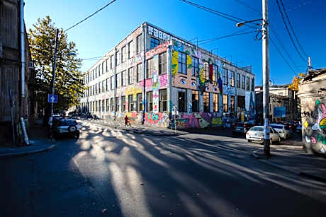 Fabrika Hostel & Suites