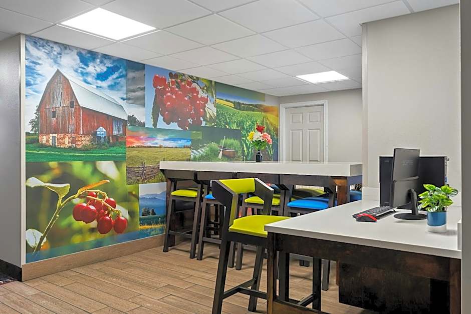 Red Roof Inn & Suites Tomah