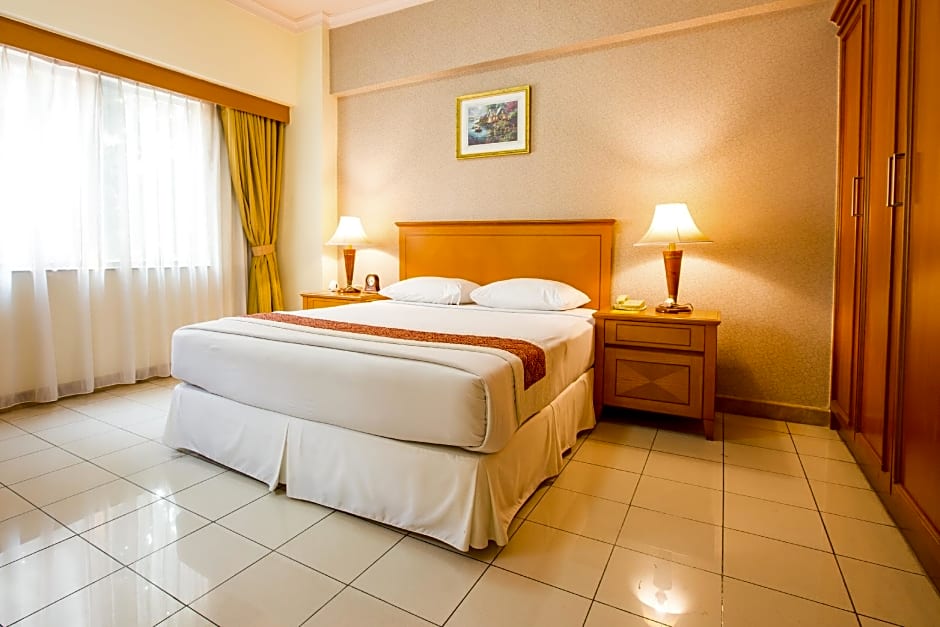  Asuka Hotel MM2100 Industrial Town