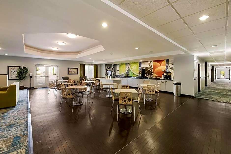 Best Western Douglas Inn & Suites