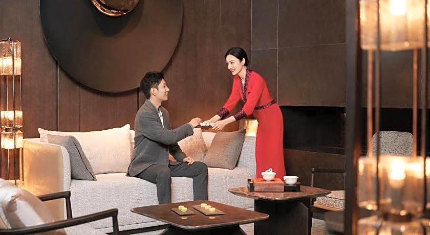 HUALUXE Yangjiang City Center By IHG