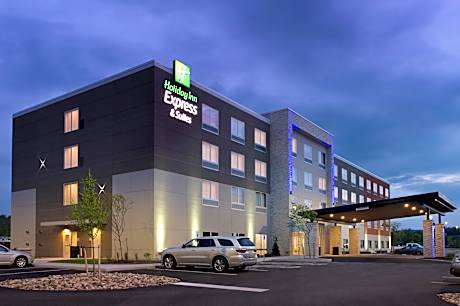 Holiday Inn Express & Suites Altoona By IHG