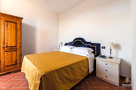 Executive Two-Bedroom Apartment with View and Private Garden and Patio