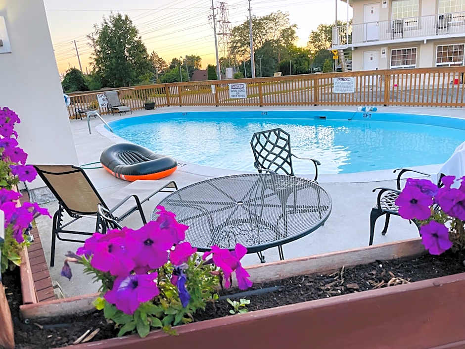 Knights Inn By The Falls