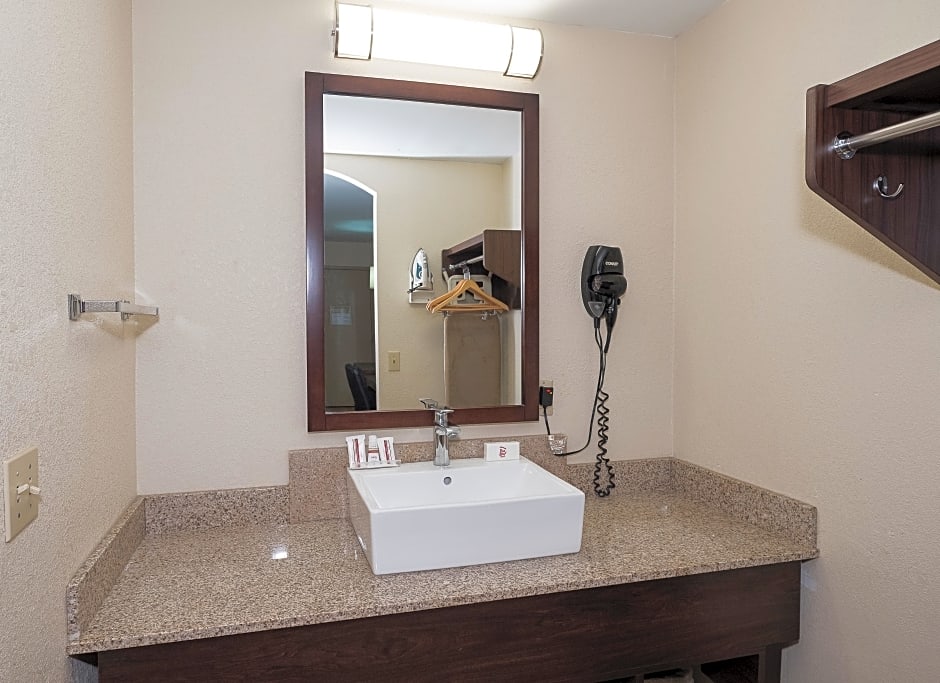 Photo 1 of 8 of 1 King Bed Suite, Jacuzzi®