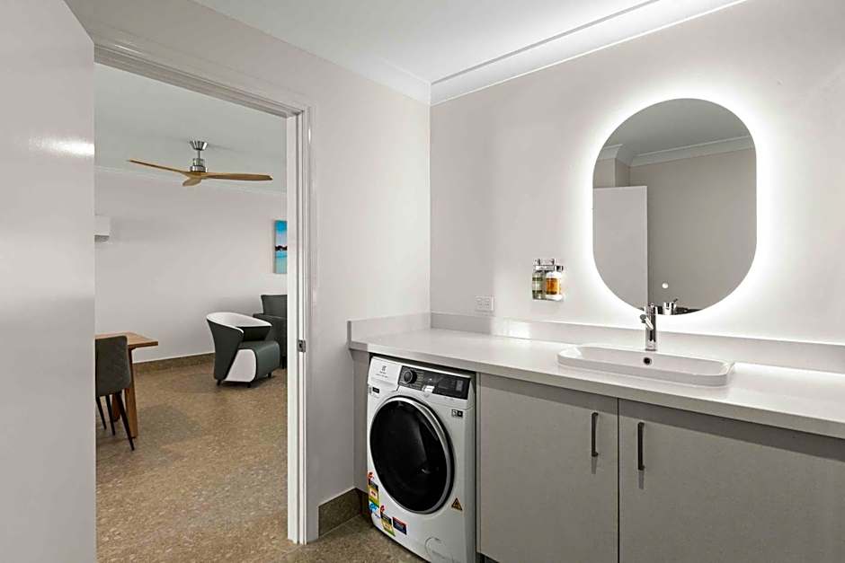 Moonlight Bay Suites