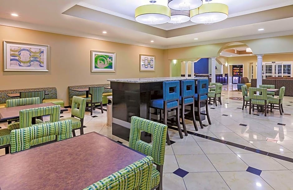 La Quinta Inn & Suites by Wyndham Pearland