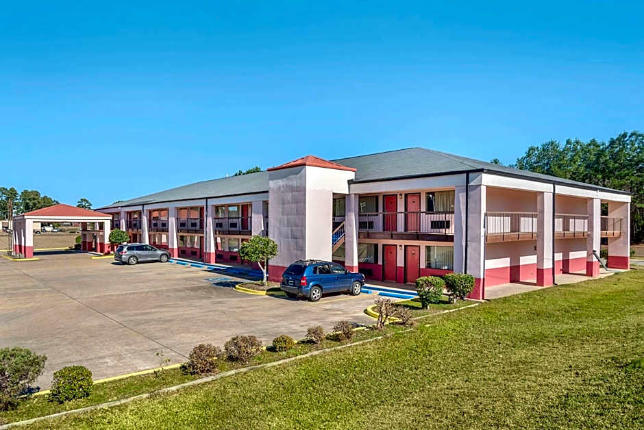 Econo Lodge Inn & Suites Forest