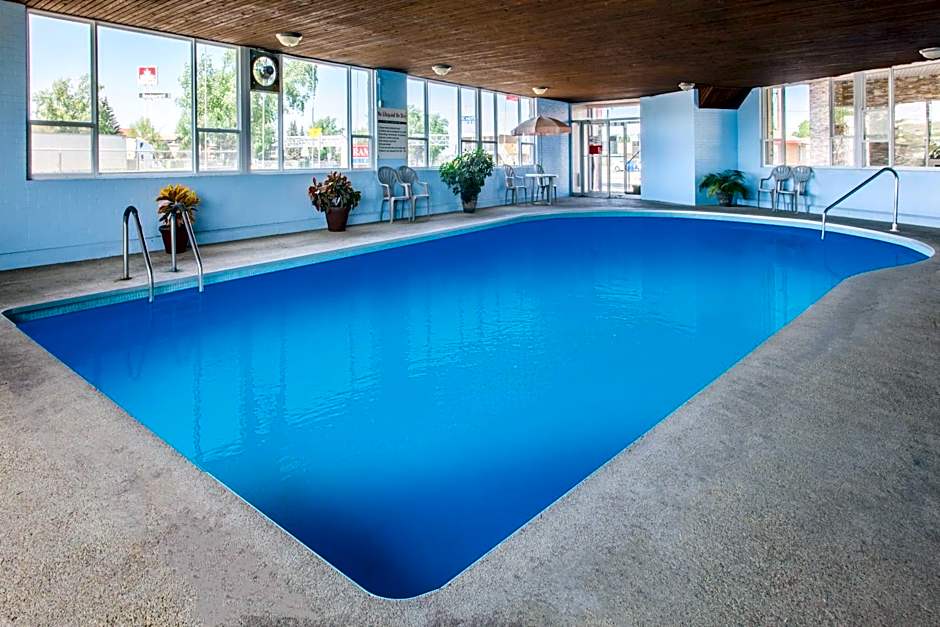 Econo Lodge Inn & Suites