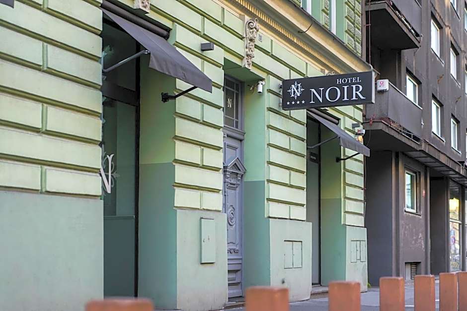 Hotel Noir
