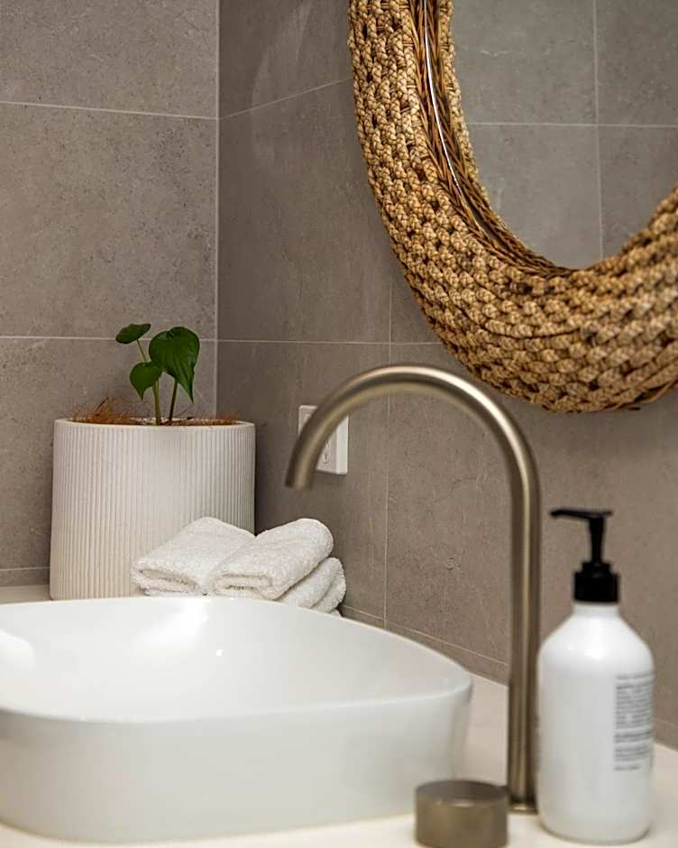 Lennox Holiday Apartments