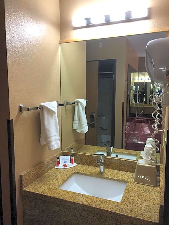 Super 8 by Wyndham Baker City