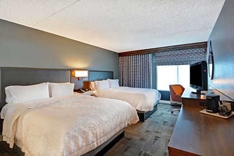  2 QUEEN W/REFRIGERATOR NONSMOKING - FREE WI-FI AND FREE HOT BREAKFAST INCLUDED - FREE PARKING SURROUNDED BY RESTAURANTS -